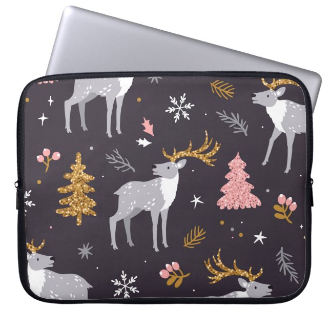 Nahtloses Muster mit Rentieren, Tannenbäumen und S Laptopschutzhülle (Vorderseite)
