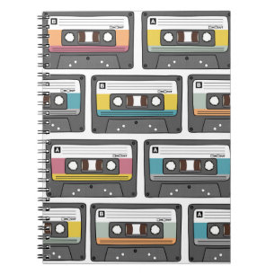 Nahtloses Muster mit Retro-Kassetten in Dood Notizblock