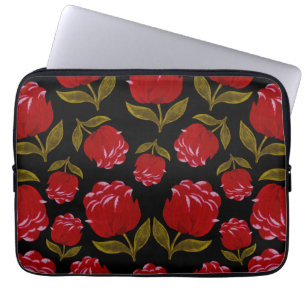 Nahtloses Muster von rote Rosen auf schwarzem Hint Laptopschutzhülle