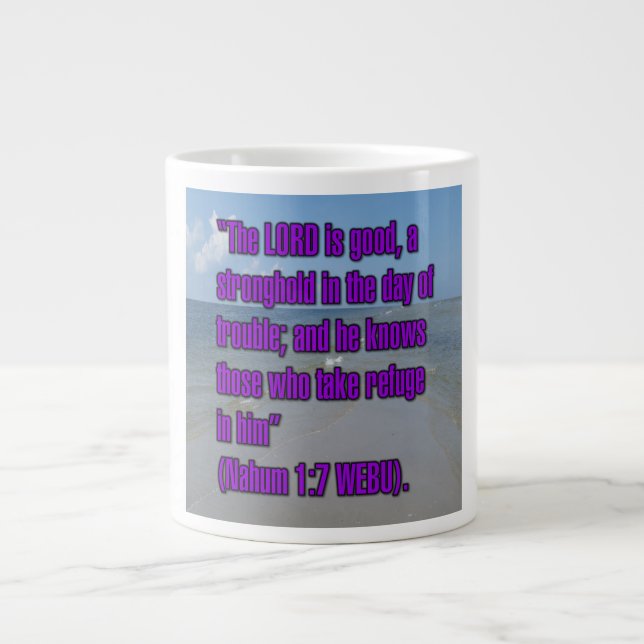Nahum 1:7 WEBU Mug Jumbo-Tasse (Vorderseite)