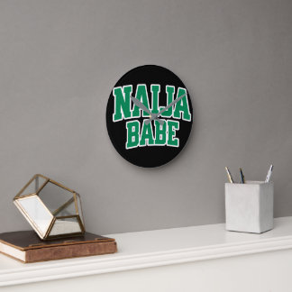Naija Babe Nigerianischer Stolz Runde Wanduhr