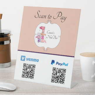 Nail-Polnischer Stack-Scan zur Bezahlung von QR-Co Sockelschild