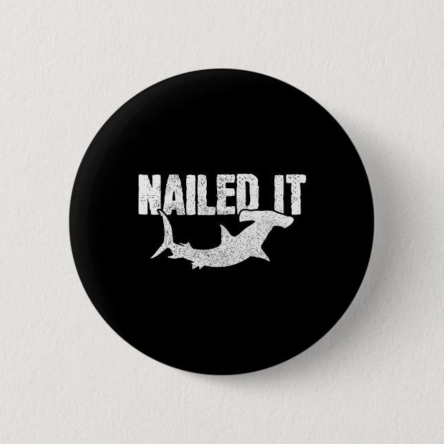 Nails It Hammerhead Shark Funny Fishing Fischer Button (Vorderseite)