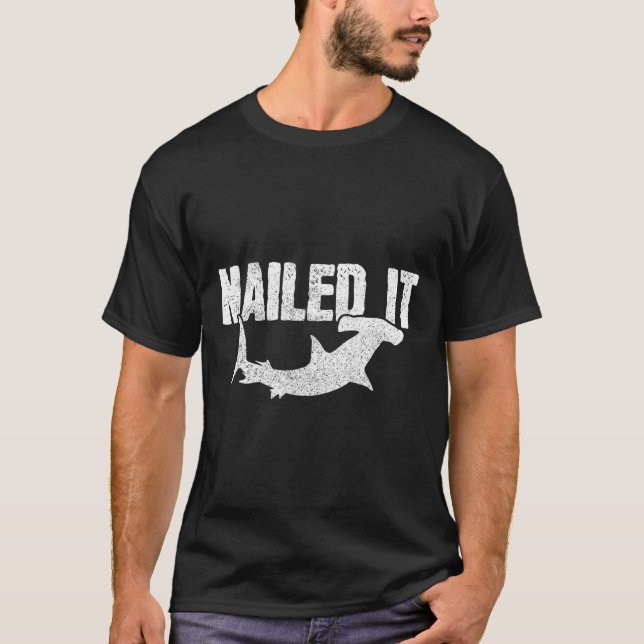 Nails It Hammerhead Shark Funny Fishing Fischer T-Shirt (Vorderseite)