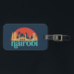 Nairobi Kenya City Skyline Vintag Citycape Gepäckanhänger<br><div class="desc">Vintages und retro City Design mit wunderschöner Skyline, touristischer Attraktion und Stadtbild. Cooler Wolkenkratzer und Gebäude Silhouette Illustrationen für Touristen und Reisende. Ideal als Souvenir, um Zuhause auf Reisen zu bringen. Rett die Erinnerung an deine Reise und Ferien mit Familie und Freunden. Die Hintergrundfarbe kann auf die gewünschte Farbe angepasst...</div>