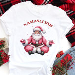 Namasleigh Funny Santa Yoga Weihnachten Tri-Blend Shirt<br><div class="desc">Mit diesem unglaublich witzig "Namasleigh"-Yoga-Shirt zum Weihnachtsfest bringen Sie Ihre Urlaubssaison ins Gleichgewicht! Dieses Design mit dem Weihnachtsmann in einer meditativen Pose fügt der Festsaison eine spielerische und Zen-Drehung hinzu. Ideal für Feierlichkeiten, Yoga-Kurse oder als sonderbares Geschenk für den Yoga-Liebhaber in Ihrem Leben. Freuen Sie sich auf Weihnachtsjubeln und gute...</div>