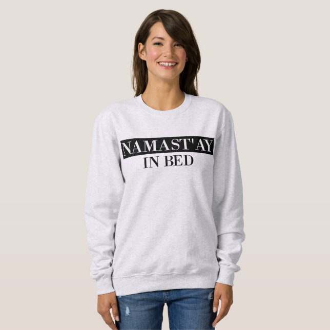 Namast'ay in Bed Funny Crewneck Sweatshirt (Vorne ganz)