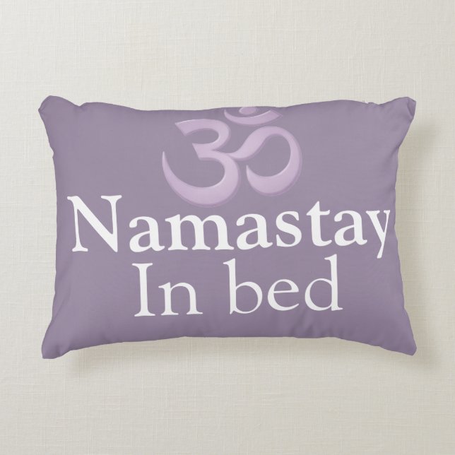 Namastay In Bed Yoga Lavender purple white Funny Dekokissen (Vorderseite)