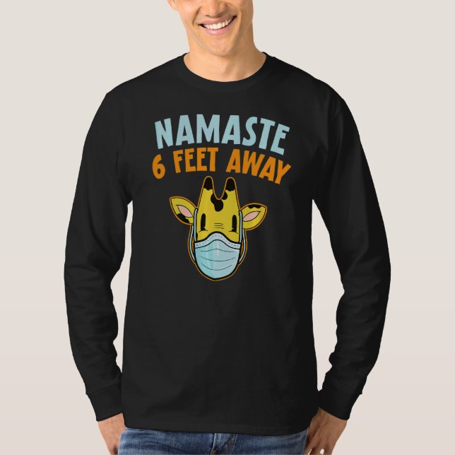 Namaste 6 Fuß weg Giraffe Facemask Sozialdistan T-Shirt (Vorderseite)