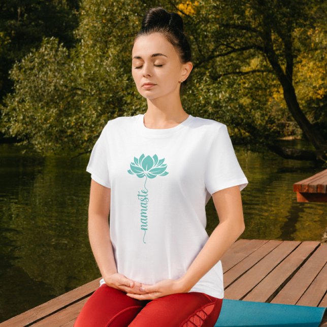 Namaste Black Lotus Blume Modernes Skript T-Shirt (Von Creator hochgeladen)