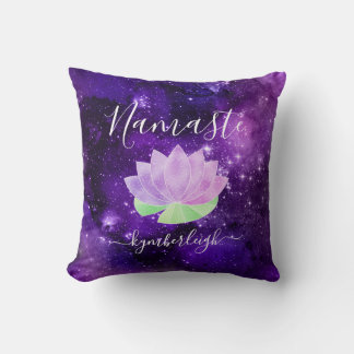 Namaste Cosmic Lila Lotus Blume Monogram Name Kissen
