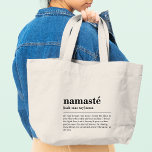 Namaste Definition Yoga Moderne Minimale Meditatio Jumbo Stoffbeutel<br><div class="desc">Namaste Definition Yoga Moderne Minimal Meditation Tee Kaffee Tasse bietet ein einfaches Design einer Textdefinition von "namaste" in der modernen Skripttypografie. Perfektes Geschenk für Yogafreunde,  Geburtstag,  Weihnachten,  Muttertag und vieles mehr. Entworfen von © Evco Studio www.zazzle.com/store/evcostudio</div>