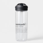 Namaste Definition Yoga Moderne Minimale Meditatio Trinkflasche<br><div class="desc">Namaste Definition Yoga Moderne Minimale Meditation Wasserflaschen bietet ein einfaches Design einer Textdefinition von "namaste" in der modernen Schriftzypografie. Perfektes Geschenk für Yogafreunde,  Geburtstag,  Weihnachten,  Muttertag und vieles mehr. Entworfen von © Evco Studio www.zazzle.com/store/evcostudio</div>