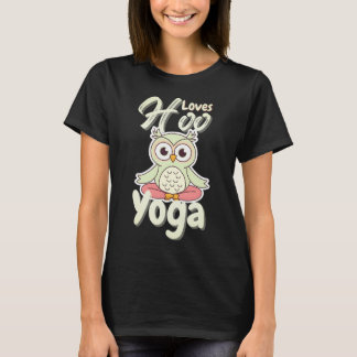 namaste Eule in einer Meditationssitzung mit Yoga T-Shirt