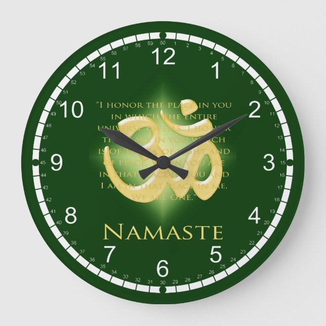 Namaste - I bow to you (in green) Große Wanduhr (Vorderseite)
