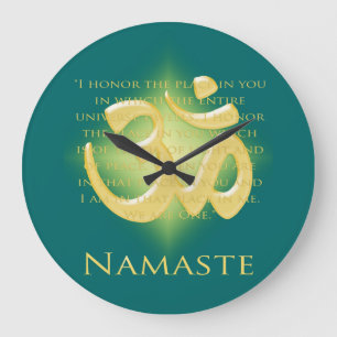 Namaste - I bow to you (in green) Große Wanduhr