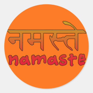 Namaste in Englisch und Hindi-Script Runder Aufkleber