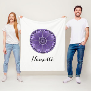 NAMASTE Lila Blüten-Spiritual-Lotus-Mandala Fleecedecke