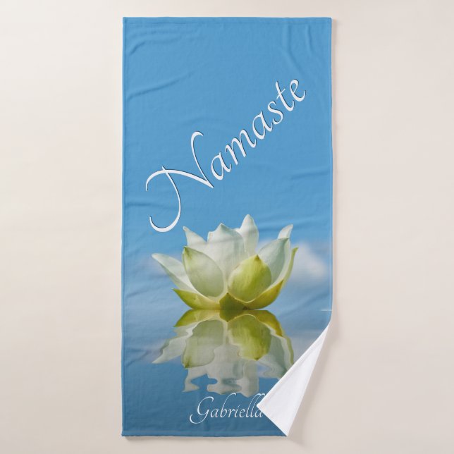 Namaste! Reflektieren der Lotus-Blume mit Sky Blue Badehandtuch (Badehandtuch)