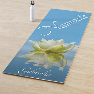 Namaste reflektiert die White Lotus Blume mit/ Nam Yogamatte