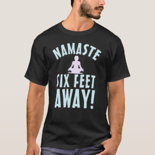 Namaste sechs Fuß entfernt lustiger Yoga-Liebhaber T-Shirt