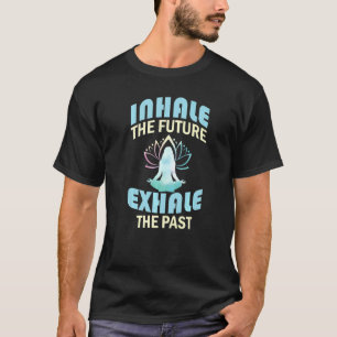 Namaste Yoga Einatmen Die Zukunft Ausatmen Die Ve T-Shirt