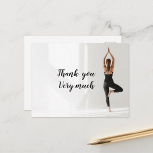 Namaste Yoga Frau hebt Hand Danke Postkarte