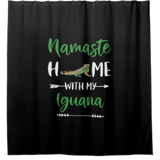Namaste Zuhause mit meiner Iguana Funny Iguana und Duschvorhang