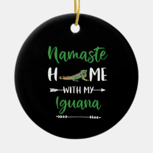 Namaste Zuhause mit meiner Iguana Funny Iguana und Keramik Ornament