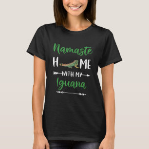 Namaste Zuhause mit meiner Iguana Funny Iguana und T-Shirt