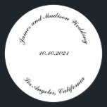 Name anpassen, Datum schwarz gekrümmte Buchstaben  Runder Aufkleber<br><div class="desc">Anpassen Name,  Datum schwarz gekrümmte Buchstaben Hochzeit Klassischer Rundsticker Sondertext,  personalisieren Sie ihn mit Ihrem eigenen Text,  Informationen</div>