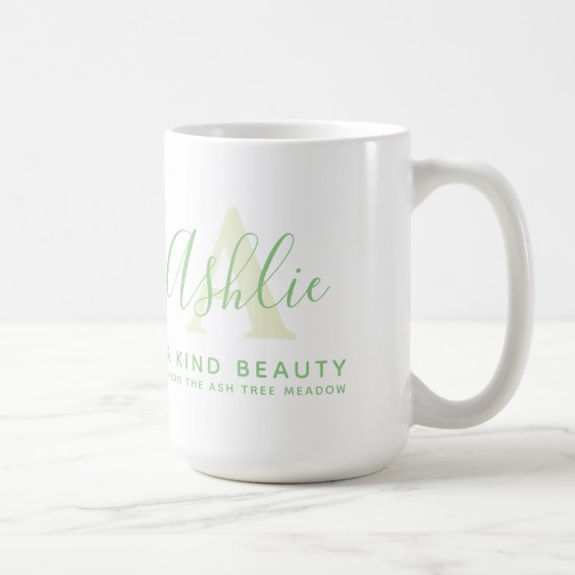 Name Ashlie Bedeutung und Monogramm Ein grüner Tex Kaffeetasse (Rechts)