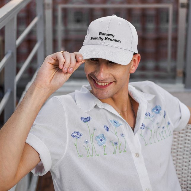 Name auf Weiß, Wiedersehen der Familie, Bestickte Baseballkappe (Von Creator hochgeladen)