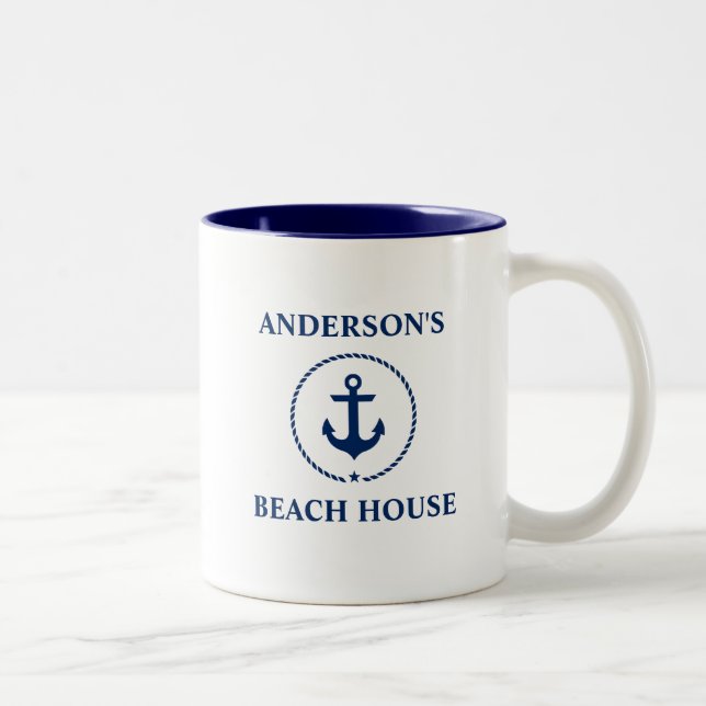 Name Beach House Blue Anchor B Zweifarbige Tasse (Rechts)