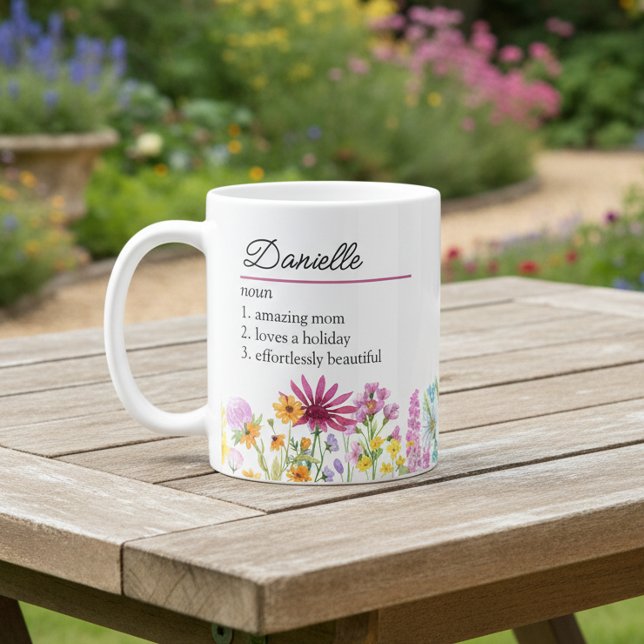 Name Definition mit weiblicher Wildblume Kaffeetasse (Personalized Mug with Wildflower Border - create your own name definition)