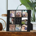 Name der Collage-Monografie-Foto-Reihe personalisi Fotoplatte<br><div class="desc">Benutzerdefiniertes Monogramm und Name mit familiär etablierten 8 Foto Gitter elegant schlicht Schwarz-Weiß-Sake Foto Rahmen Vorlagenplakette.        Ein nachdenkliches Geschenk für Weihnachten oder für Ihren Familienjubiläum.</div>