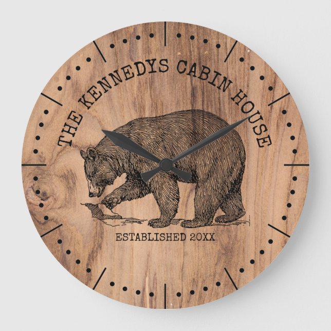 Name der Familie Black Bear Rustic Wohn Cabin Hous Große Wanduhr (Vorderseite)