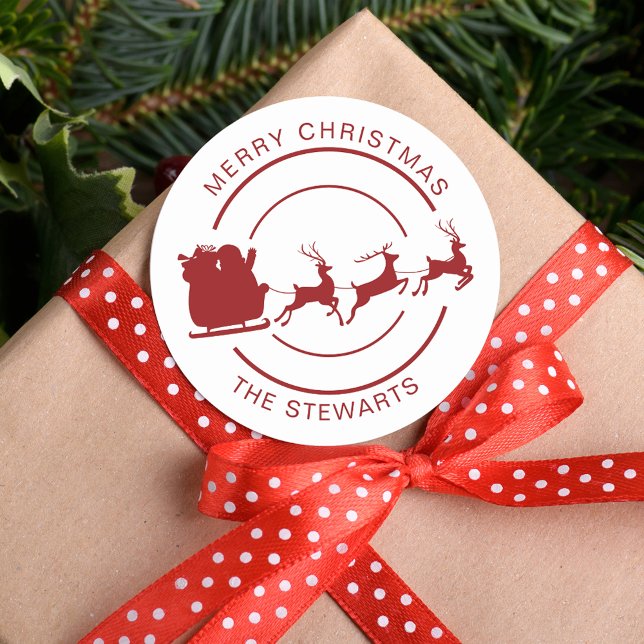 Name der Familie Weihnachtsmann und Rentiere Runder Aufkleber (Santa and Reindeer Christmas Classic Circle Sticker)