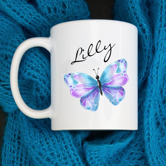 Name der Girl-Butterfly-Script-Monogramm Kaffeetasse (Von Creator hochgeladen)