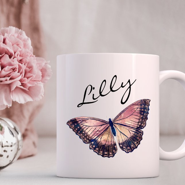 Name der Girl-Butterfly-Script-Monogramm Tasse (Von Creator hochgeladen)
