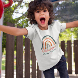 Name der Jungs mit eigenem Regenbogen T-Shirt