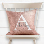 Name der Kupferlauge-Rose Gold-Sparkline Kissen<br><div class="desc">Elegante Girly Copper Rose Gold Sparkle Monogram Name Pillow. Dieses niedliche, mädchenhafte Kissen kann mit Ihrem Vor- und Erstnamen individuell gestaltet werden. Sie können die Farbe des Textes und den Stil des Schriftartes ändern, um das Design weiter anzupassen. Ideal für ein Mädchenschlafzimmer! Möchten Sie dieses Design auf passenden Gegenständen sehen?...</div>