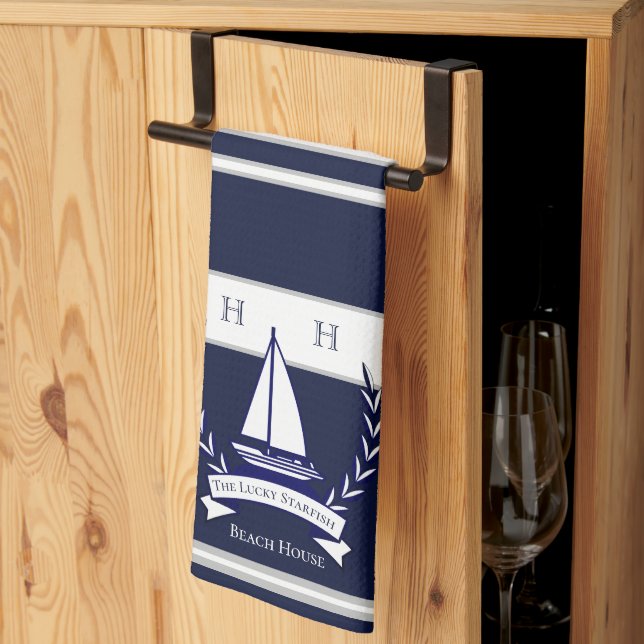 Name der Monogramm des Nautic Navy Blue Sailboat Geschirrtuch (Drittel gefaltet)
