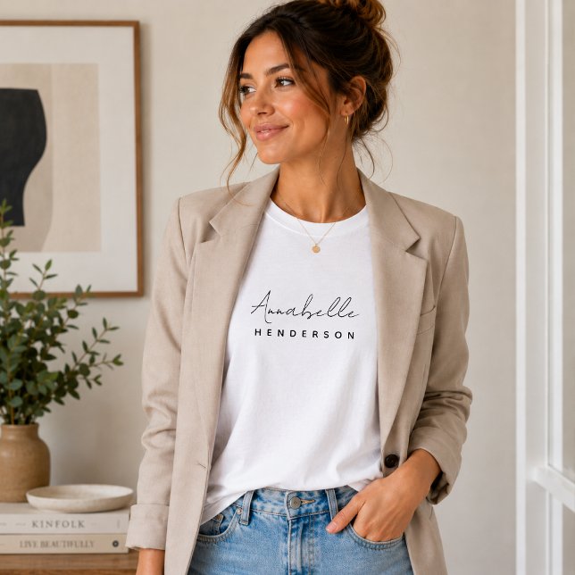 Name der Monogramm | Modernes Minimalistisch Stilv T-Shirt (Personalized custom name T-shirts with a minimalist script design for gifts or daily wear.)