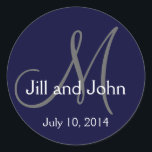 Name der Navy Monogramme Datum Hochzeitsticker Runder Aufkleber<br><div class="desc">von Elke Clarke©2009 Weitere Designs unter whitewhimsicalweddings.com und whitewhimsicalweddings.blogspot.com</div>