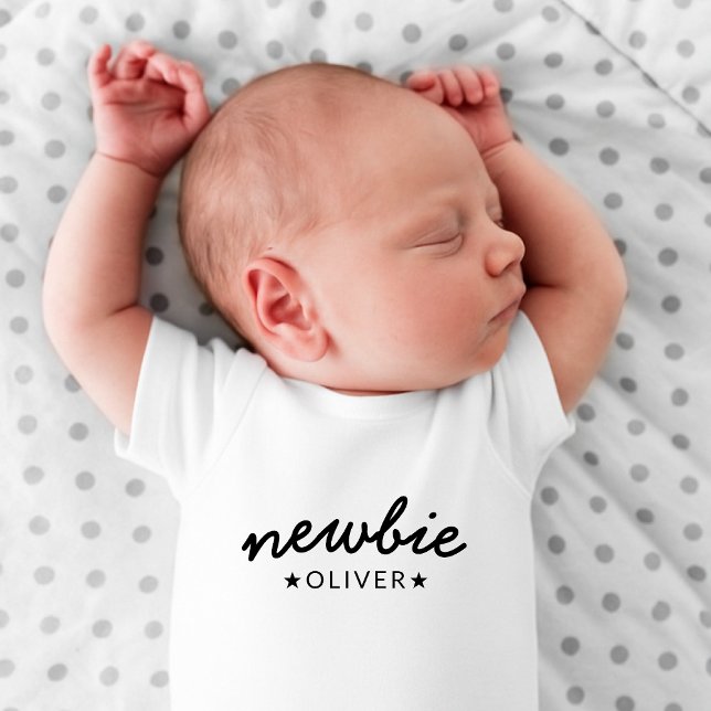 Name der Newbie | Moderner Minimalistischer Star S Baby Strampler (Von Creator hochgeladen)