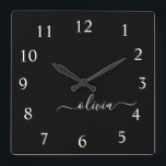 Name der Schwarz-weißen Skriptmonogramm-Girlanschr Quadratische Wanduhr<br><div class="desc">Die Name-Uhr für das Monogramm ist weiß und schwarz. Das macht den perfekten 16 Geburtstag,  Hochzeit,  Brautparty,  Jubiläum,  Babydusche oder Junggeselinnen-Abschied Geschenk für jemanden,  der Lieben glamourösen Luxus und schicke Stile.</div>