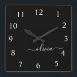 Name der Schwarz-weißen Skriptmonogramm-Girlanschr Quadratische Wanduhr<br><div class="desc">Die Name-Uhr für das Monogramm ist weiß und schwarz. Das macht den perfekten 16 Geburtstag,  Hochzeit,  Brautparty,  Jubiläum,  Babydusche oder Junggeselinnen-Abschied Geschenk für jemanden,  der Lieben glamourösen Luxus und schicke Stile.</div>