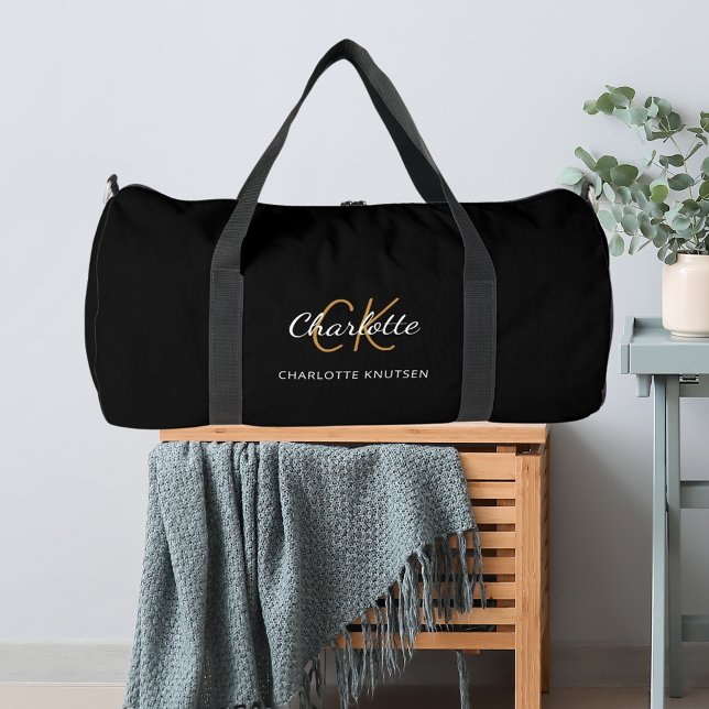 Name der schwarzen Monogrammbuchstaben Duffle Bag (Von Creator hochgeladen)