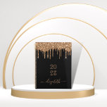 Name der schwarzen Tropfen 2025 Planer<br><div class="desc">Ein eleganter schwarzer Hintergrund mit Imitaten goldenen Tropfen, Farbe Tropfen aussehen. Vorlage für ein Jahr (auf den Kopf gestellt) Personalisieren und einen Namen hinzufügen. Der Name ist mit einem goldenen, großen, modernen Handschrift geschrieben Stift. Ideal für Schule, Arbeit oder Organisation Ihres Privat-/Familienlebens. Um die Swashes behalten, löschen Sie nur den...</div>
